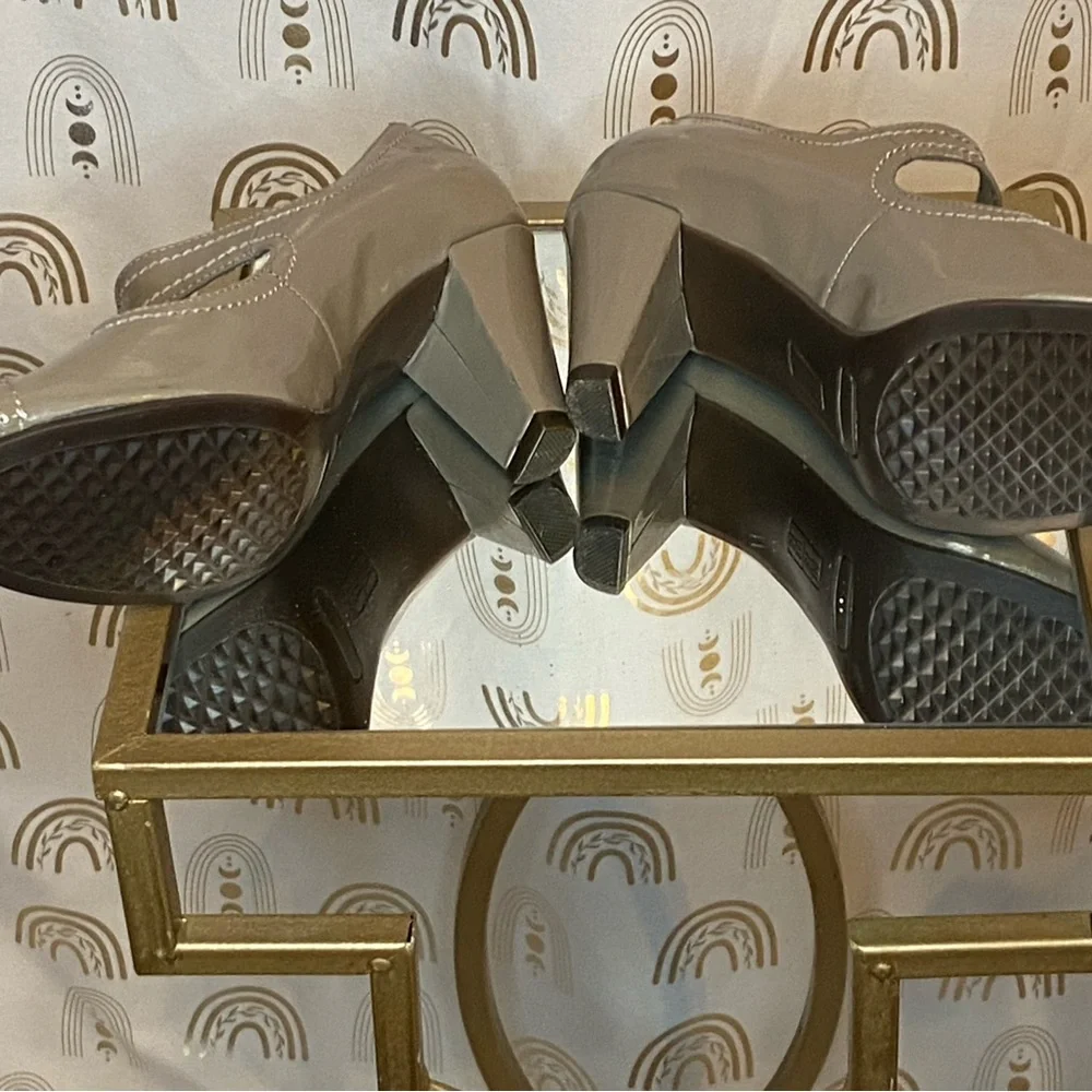 AEROSOLES Gray Heels with Modern Design